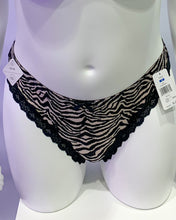 Load image into Gallery viewer, Loud Lace Thong
