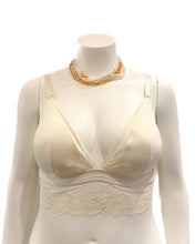 Load image into Gallery viewer, Peak A Lace Plus Bralette- Ivy
