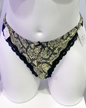 Load image into Gallery viewer, Loud Lace Thong
